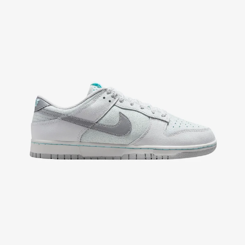 mens nike dunk low retro se (summit white/metallic silver)