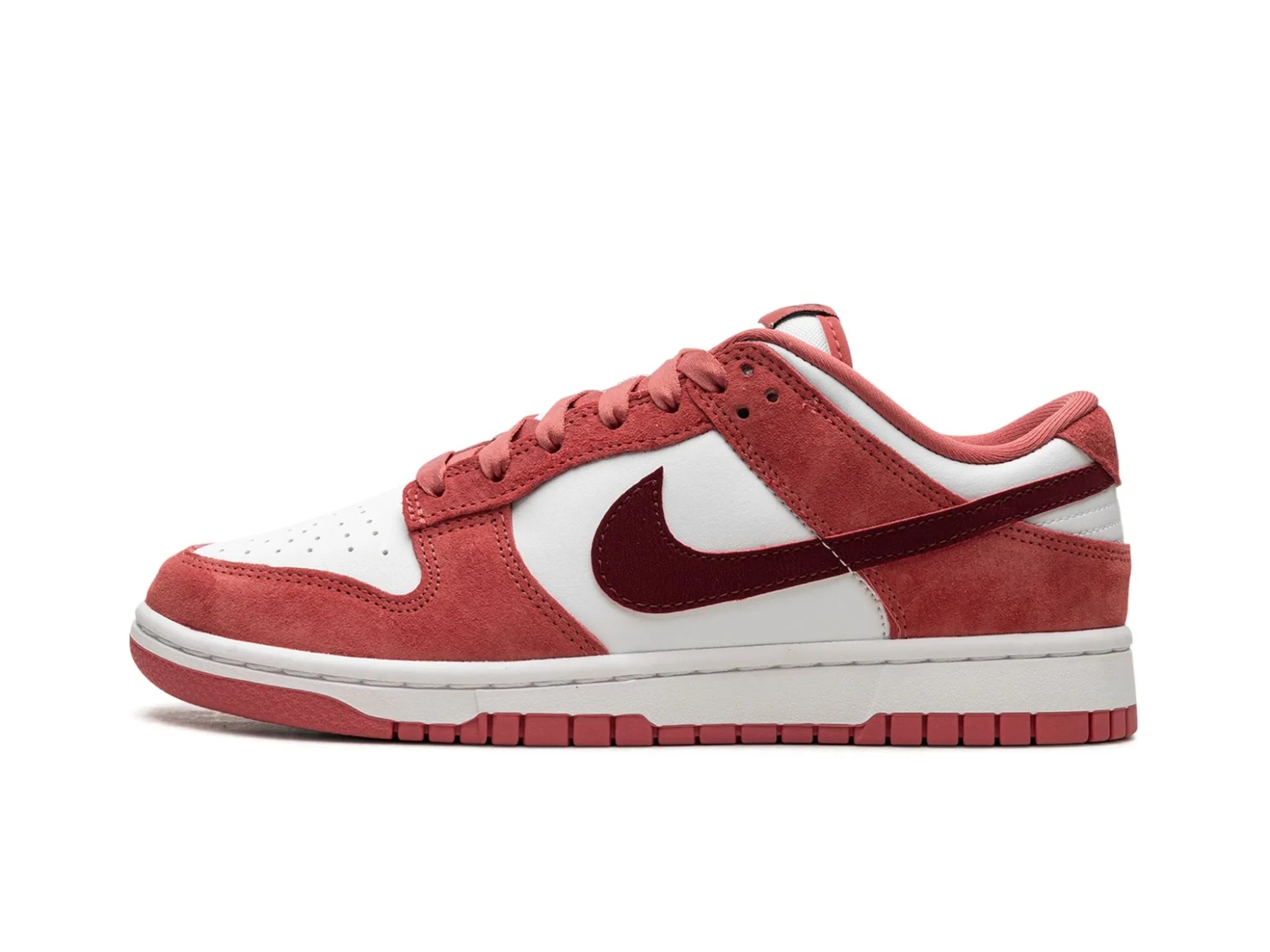 Nike Dunk Low "Valentine's Day"