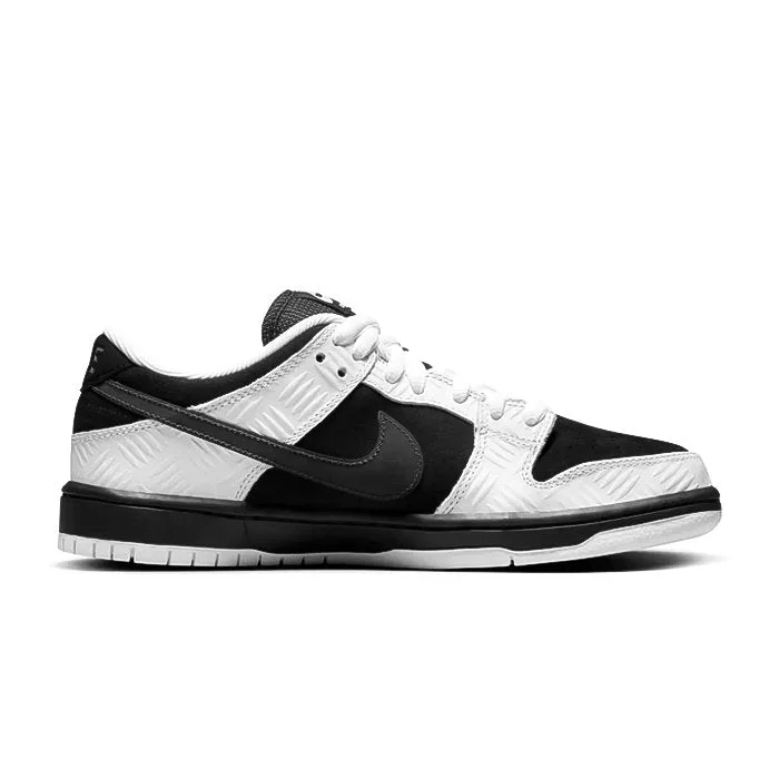 TIGHTBOOTH x Nike Dunk Low SB